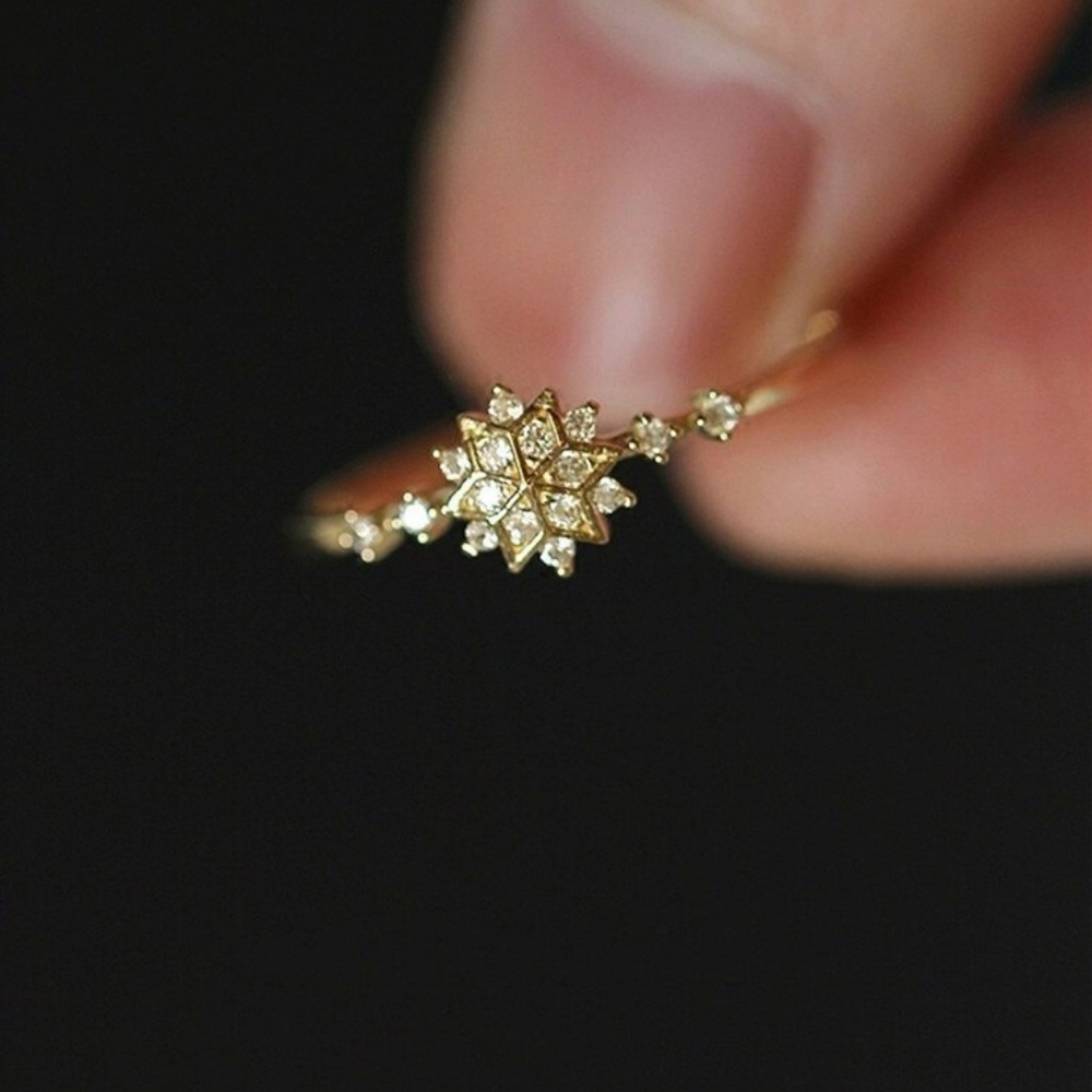 Gold Diamond Snowflake Ring - Picture 4 of 6